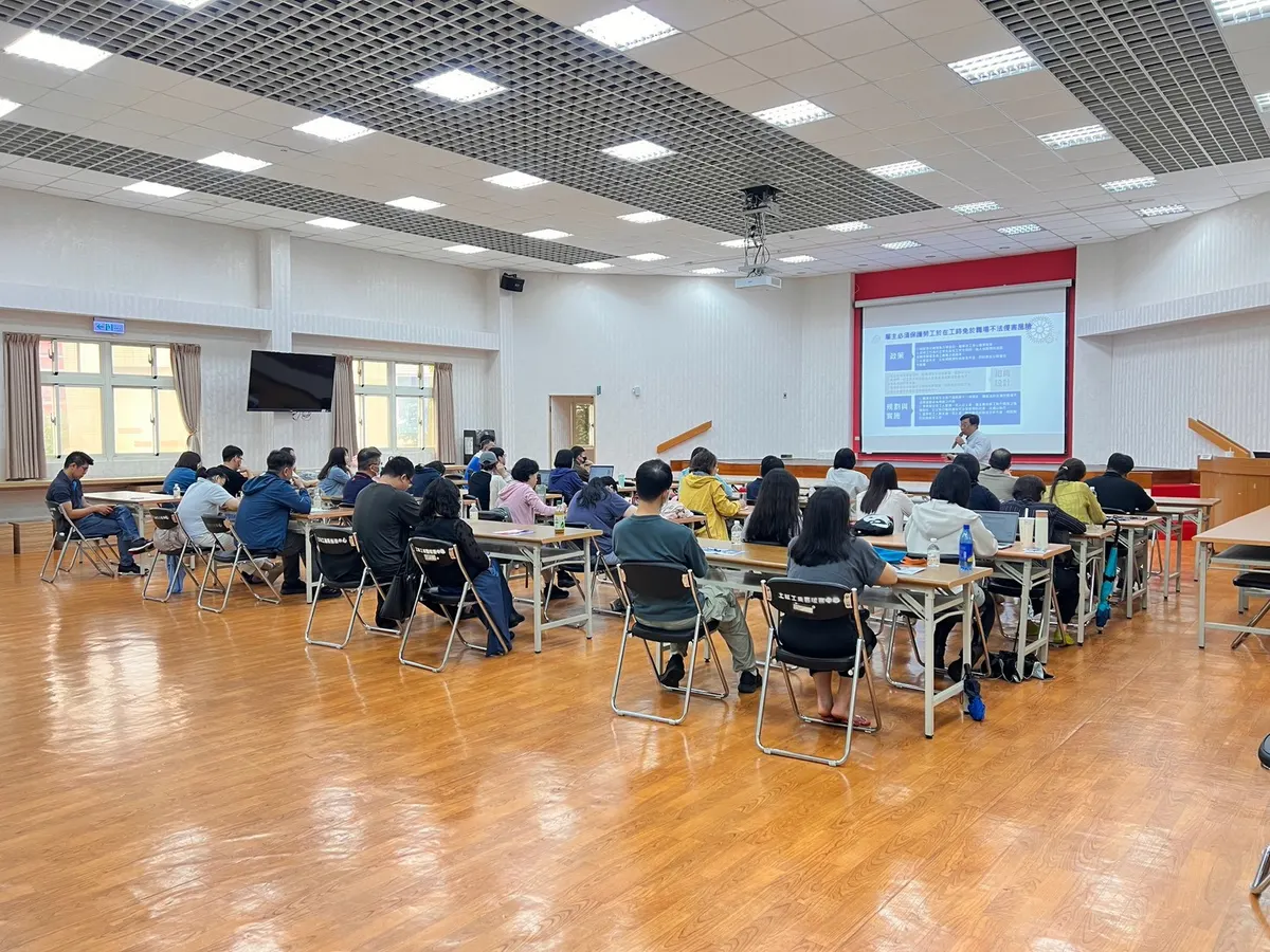 職場健康管理講座現場,講師簡報說明雇主義務